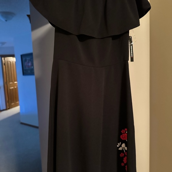 BNWT Black Impress off the shoulder dress - Picture 2 of 2